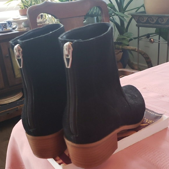 Dolce Vita Black Ankle Booties - Picture 3 of 4